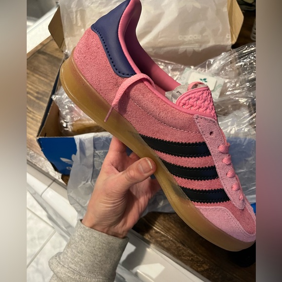SOLD ELSEWHERE: Pink Adidas Gazelle, brand new in box! - Picture 2 of 12